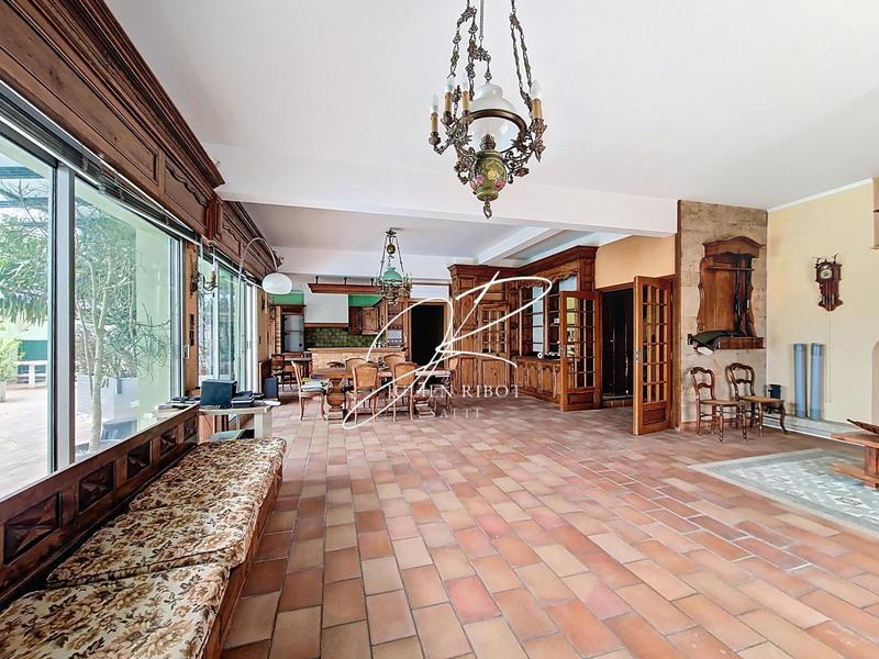 Appartement - 177 m² - 5 pièces