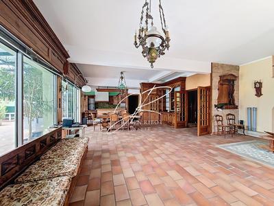 Appartement - 177 m² - 5 pièces