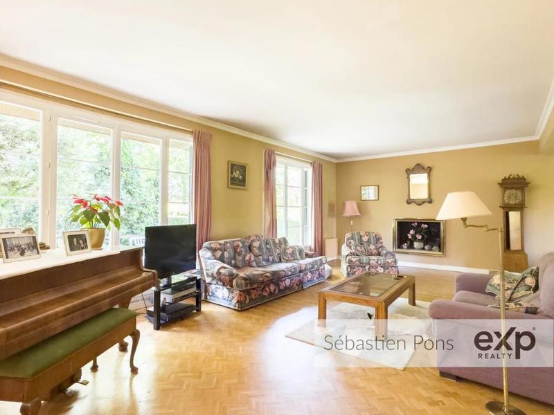 Maison - 230 m² - 8 pièces