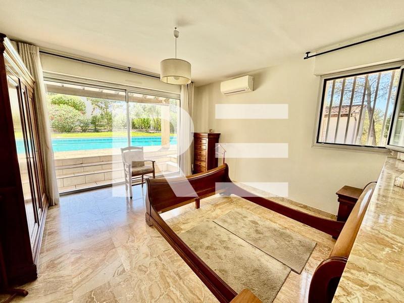 Villa - 357 m² - 9 pièces