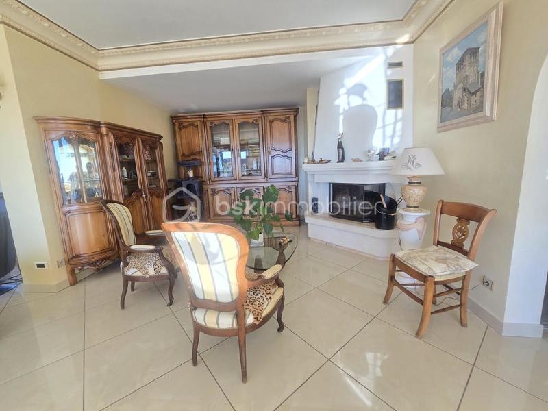 Maison traditionnelle - 250 m² - 5 pièces