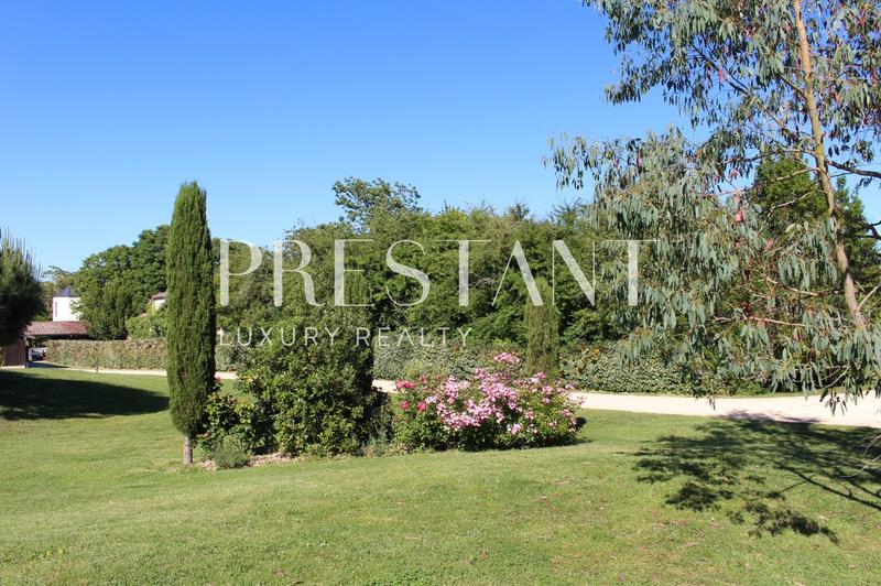 Maison - 421 m² - 10 pièces