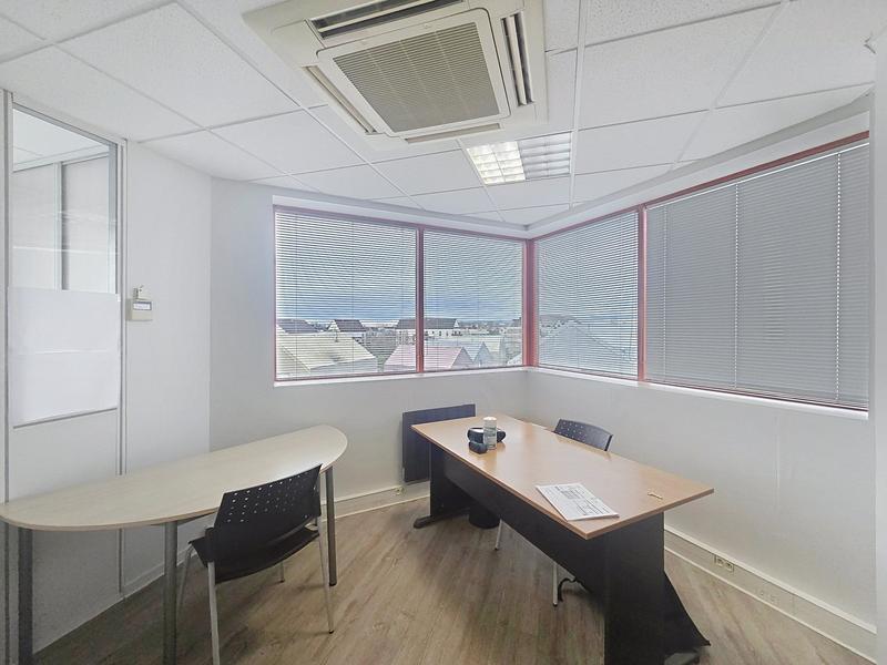 Local commercial - 84 m² - 4 pièces