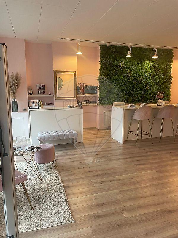 Local commercial - 67 m² - 3 pièces