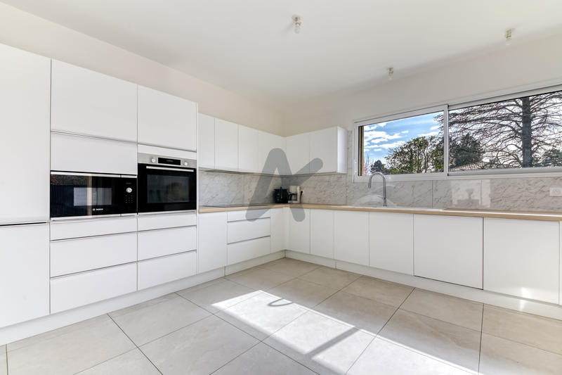 Maison - 189 m² - 7 pièces