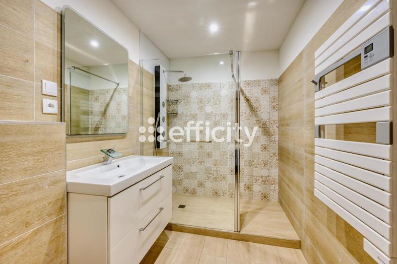 Appartement - 200 m² - 7 pièces