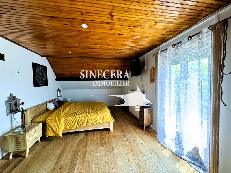 Maison - 243 m² - 10 pièces