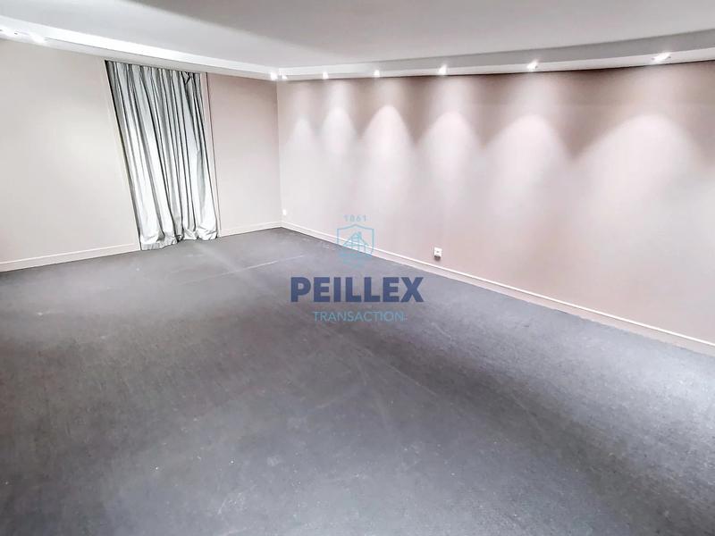 Local commercial - 252 m² - 4 pièces