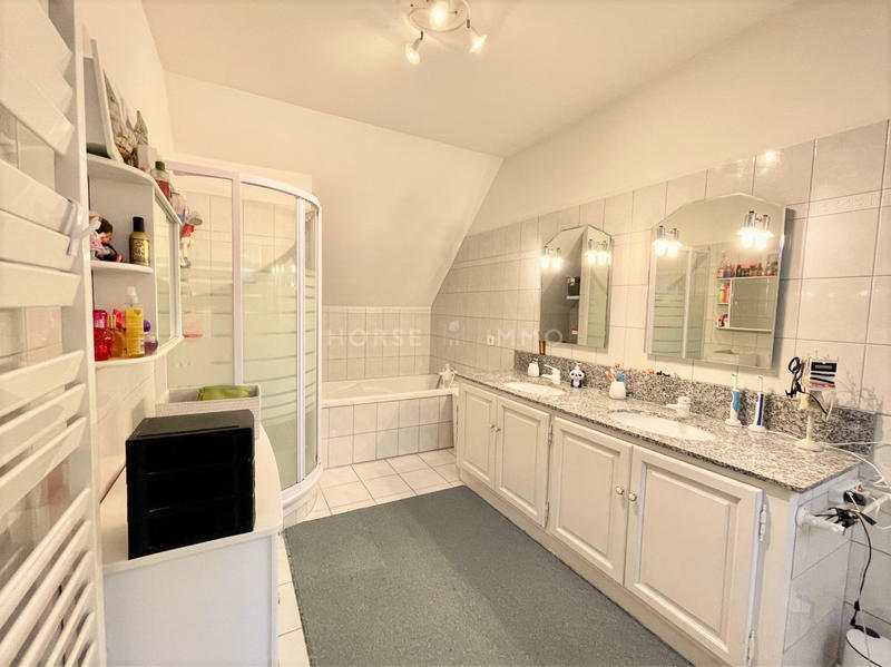 Maison - 230 m² - 5 pièces