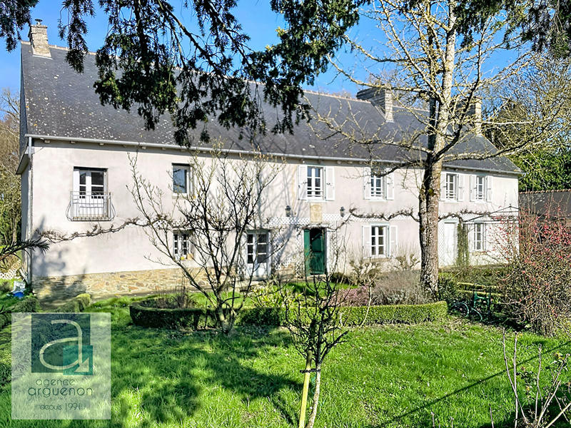 Maison - 250 m² - 8 pièces