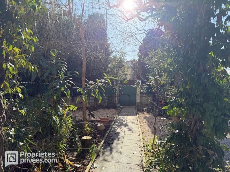 Maison - 479 m² - 9 pièces