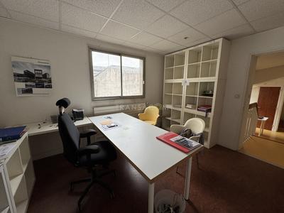 Bureau - 119 m² - 6 pièces