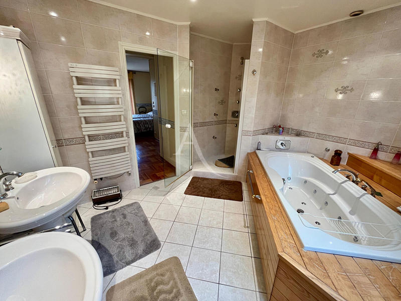 Appartement - 180 m² - 5 pièces