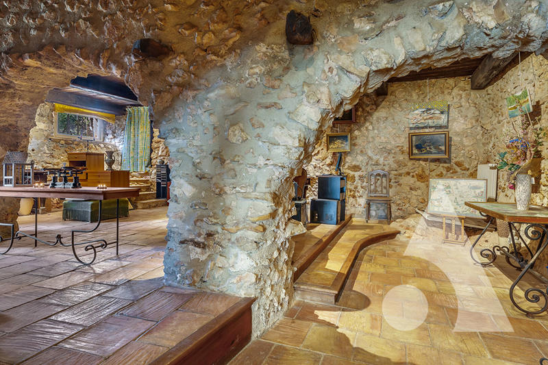 Maison - 640 m² - 18 pièces