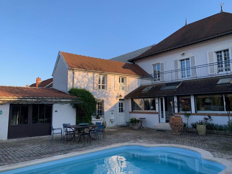 Maison - 263 m² - 10 pièces