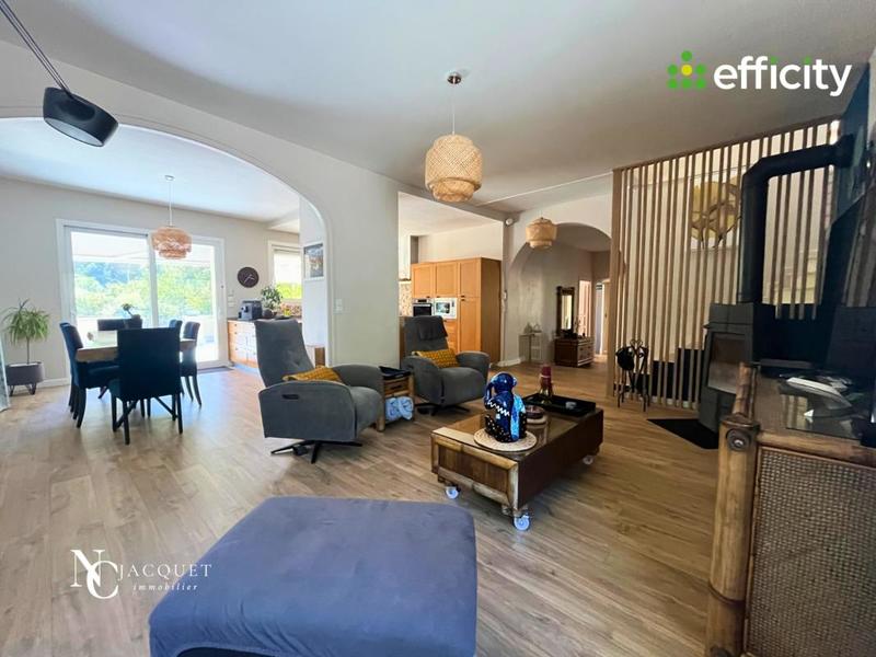 Maison - 275 m² - 7 pièces