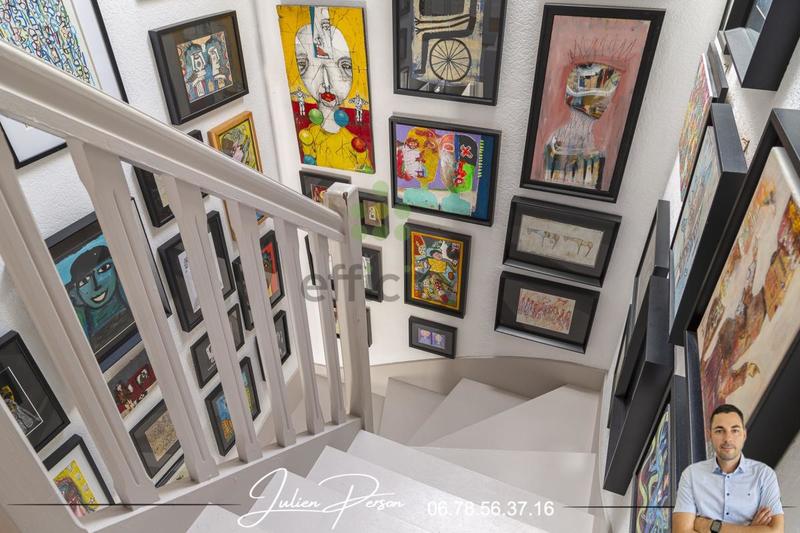 Maison - 249 m² - 11 pièces