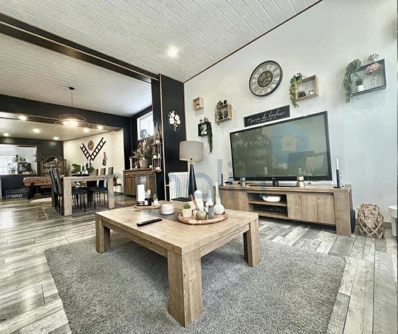 Maison - 215 m² - 9 pièces