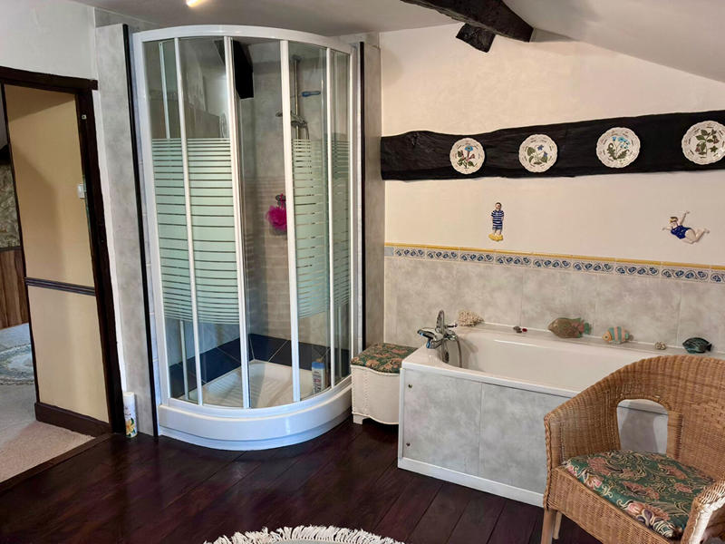 Maison - 360 m² - 13 pièces