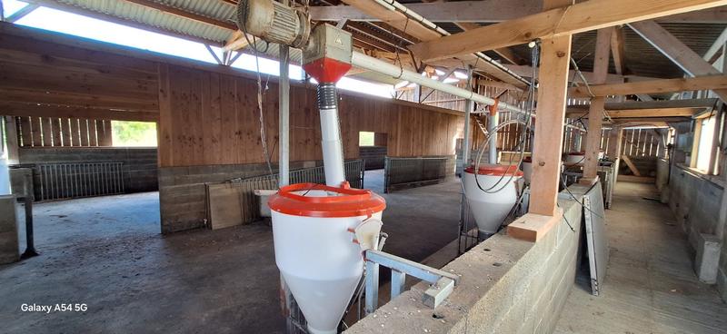 Maison - 460 m² - 2 pièces