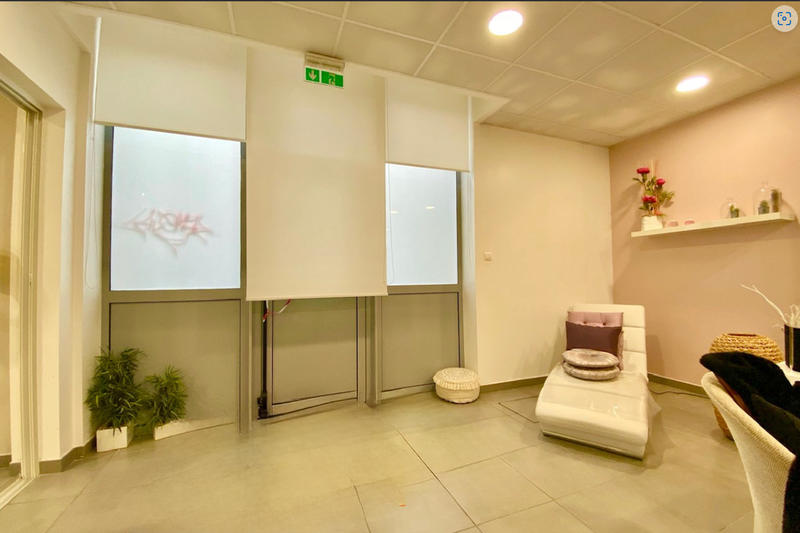 Local commercial - 160 m² - 6 pièces