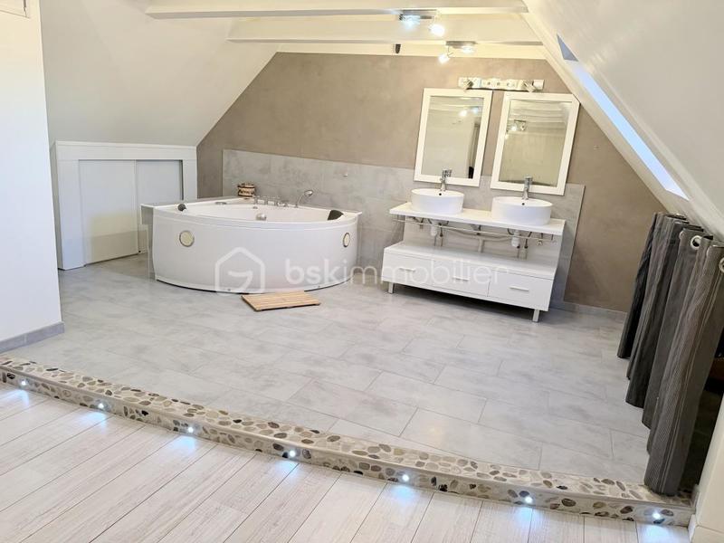 Maison - 147 m² - 6 pièces