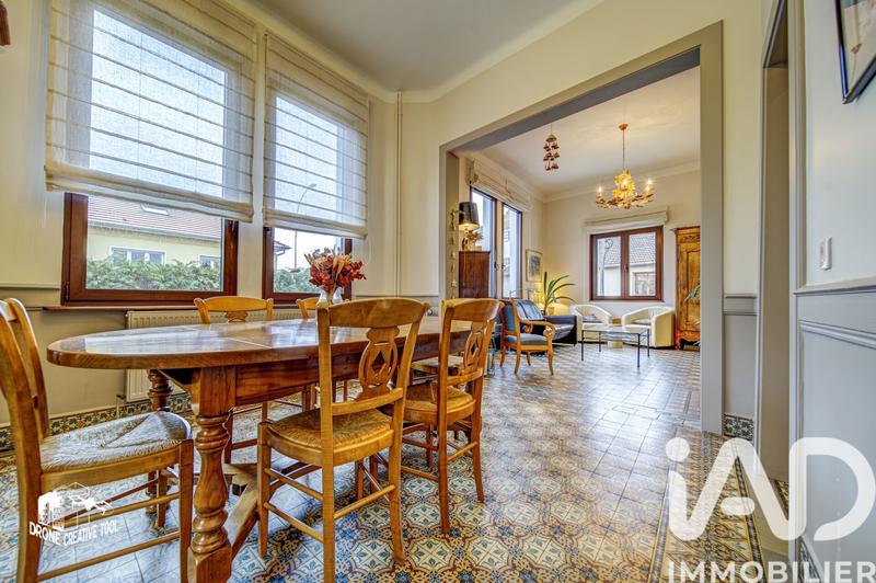 Maison - 212 m² - 10 pièces