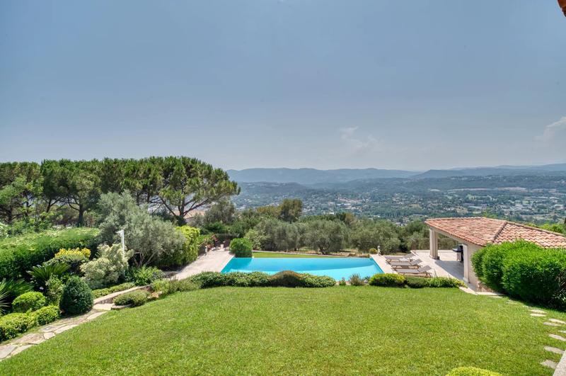 Propriété - 230 m² - 6 pièces