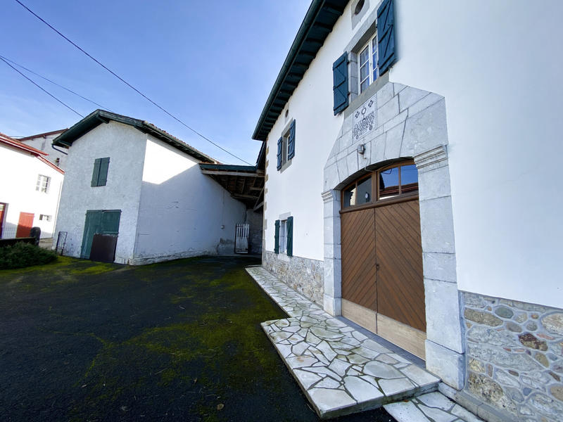 Maison - 212 m² - 7 pièces