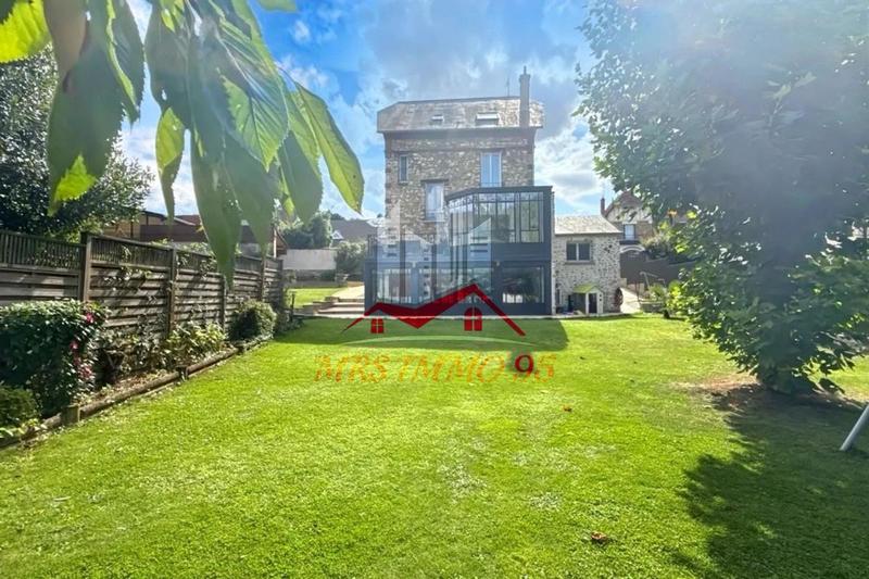 Maison - 180 m² - 8 pièces