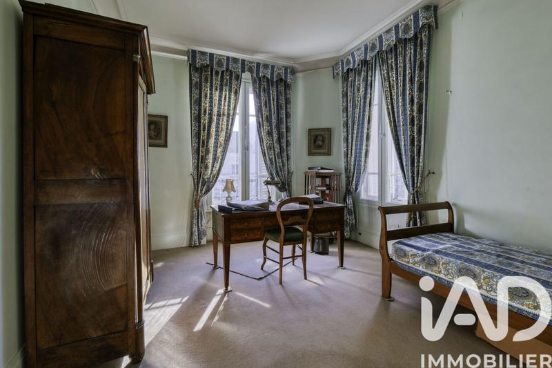 Maison - 227 m² - 10 pièces