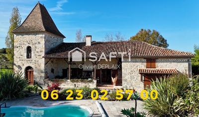 Maison - 300 m² - 8 pièces