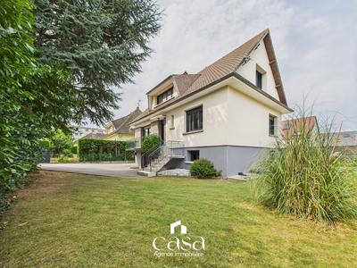 Maison traditionnelle - 208 m² - 9 pièces