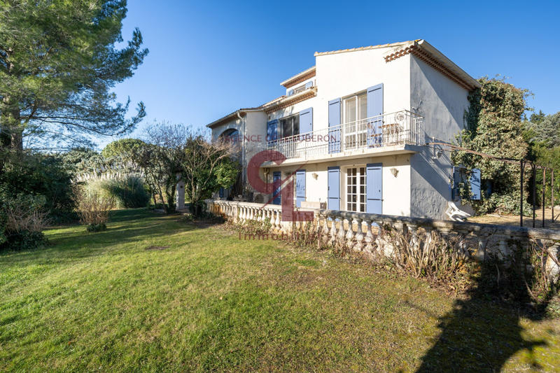 Maison - 277 m² - 11 pièces