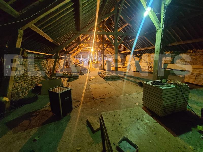 Local d'activités - 626 m² - 3 pièces