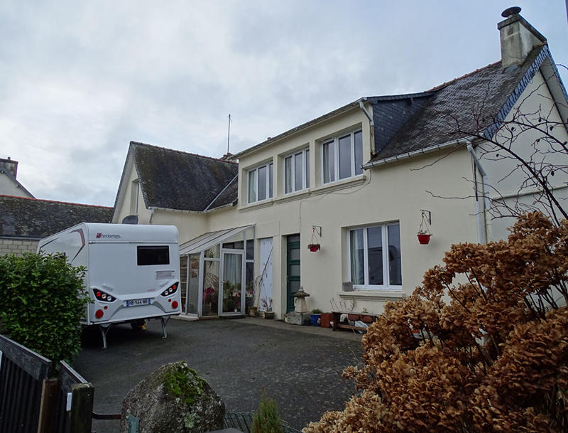 Maison - 208 m² - 13 pièces