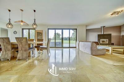 Maison - 245 m² - 9 pièces