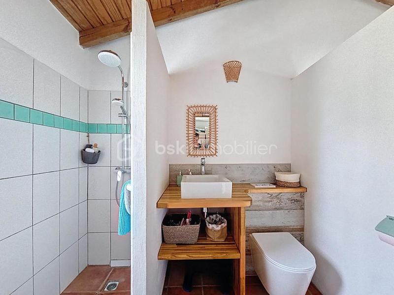 Propriété - 211 m² - 9 pièces