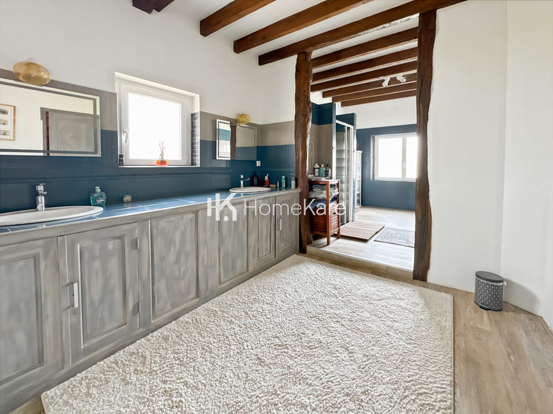 Maison - 202 m² - 5 pièces