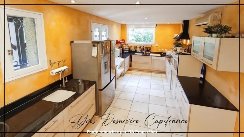 Maison - 280 m² - 8 pièces