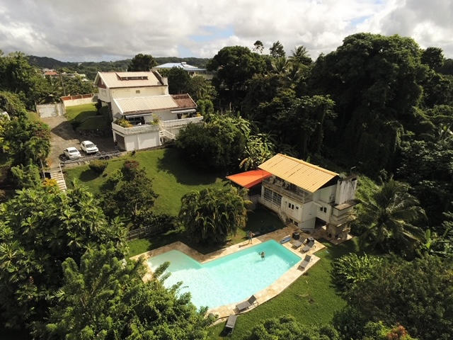 Propriété - 1 m² - 8 pièces