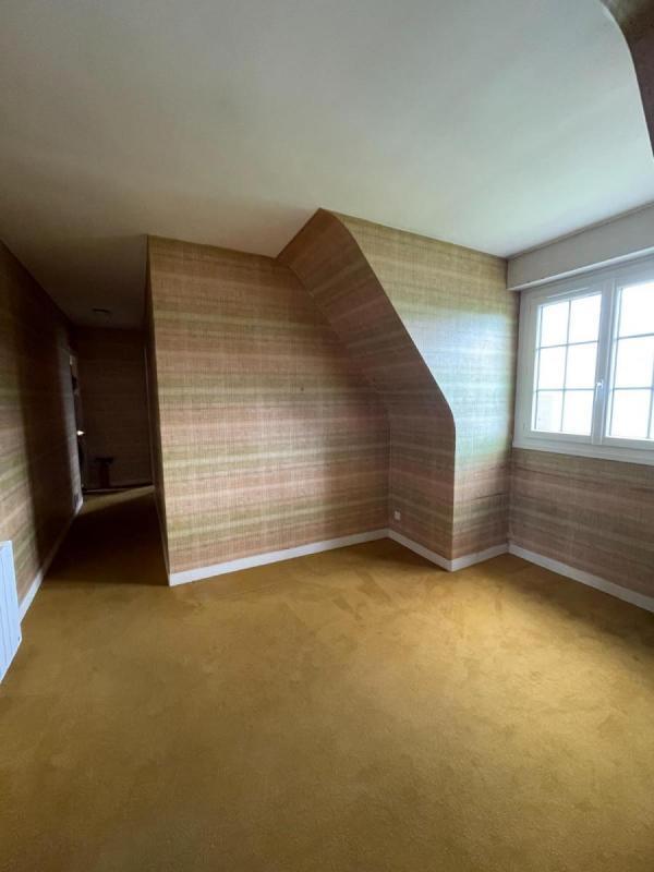 Maison traditionnelle - 244 m² - 7 pièces