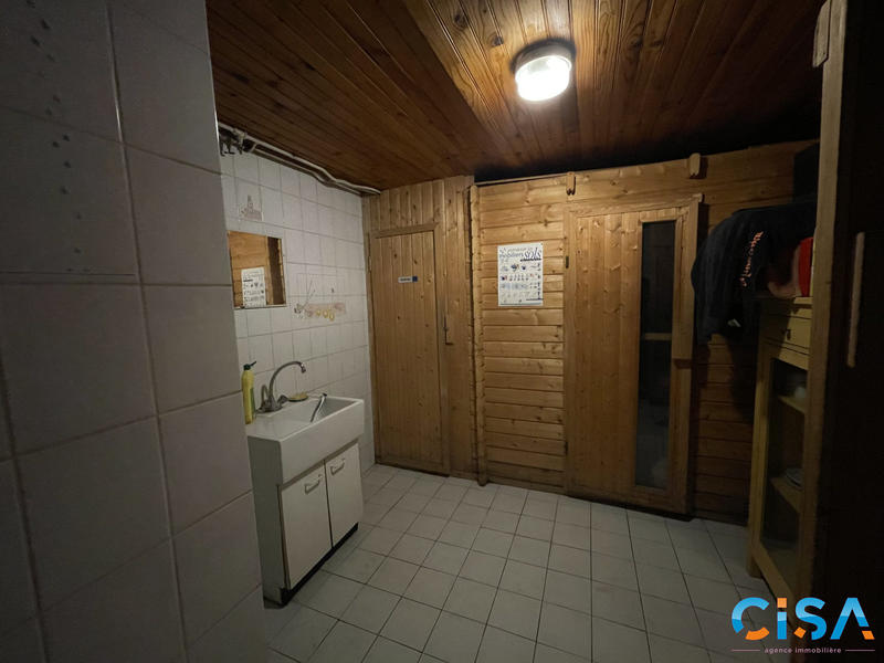 Maison - 265 m² - 10 pièces