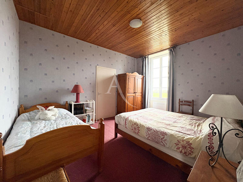 Maison - 247 m² - 8 pièces