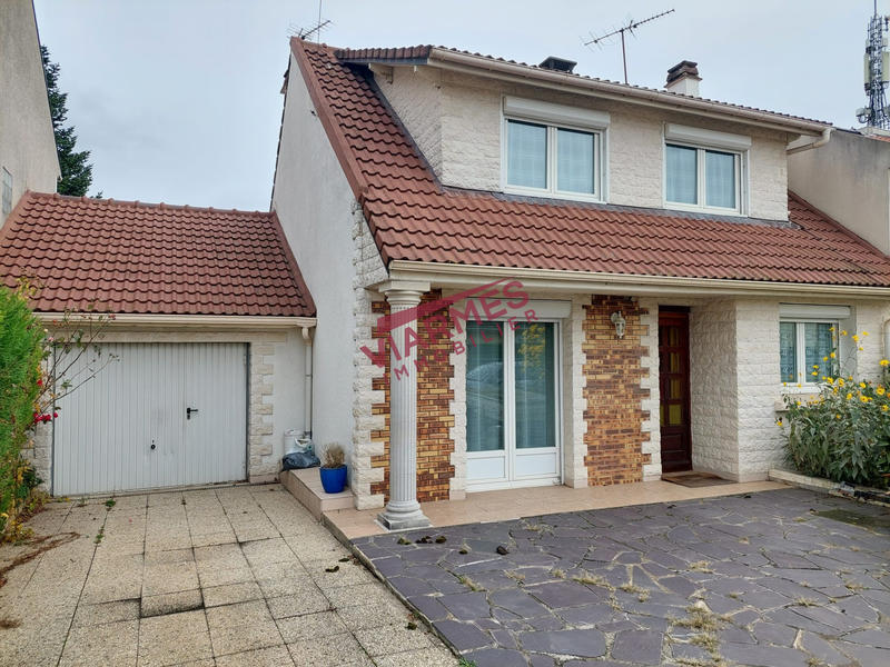 Maison - 93 m² - 5 pièces