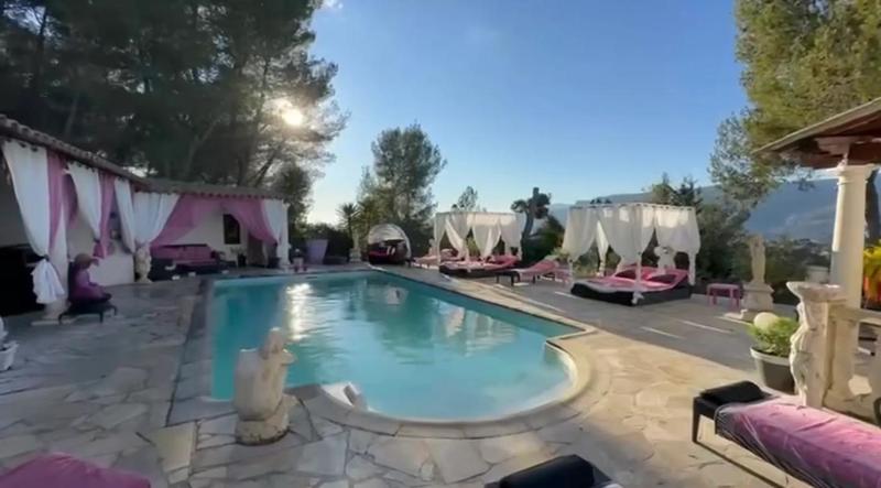 Villa - 169 m² - 6 pièces