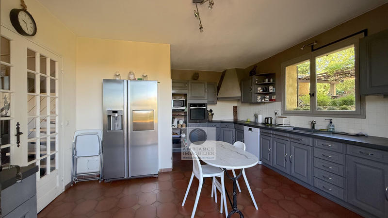 Maison - 225 m² - 10 pièces