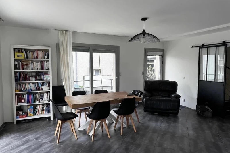 Maison - 202 m² - 7 pièces