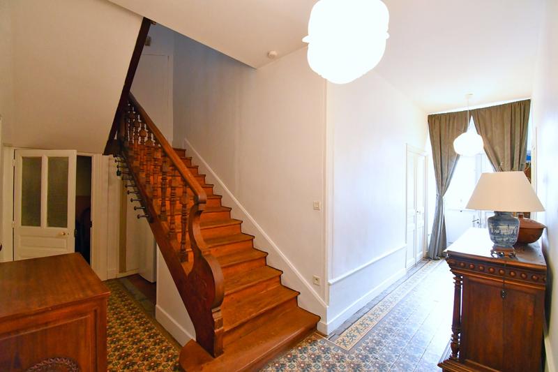 Maison - 230 m² - 8 pièces