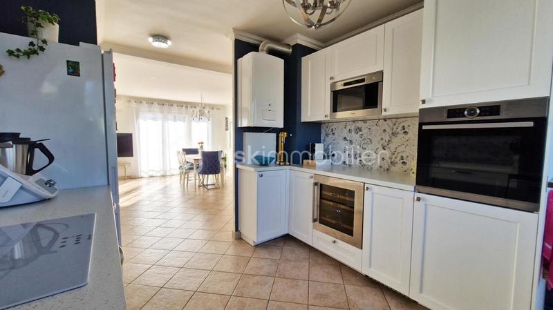 Appartement - 80 m² - 4 pièces